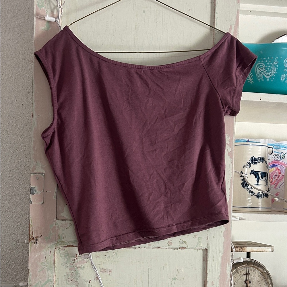 Women’s Scoop Neck Crop Top - Plum